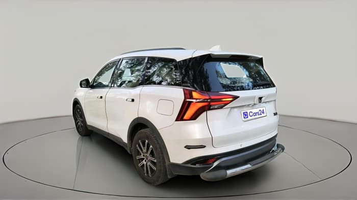 2023 Mahindra XUV700 AX 7 LUXURY D MT 7 STR, Diesel, Manual, 1,21,539 km, exterior