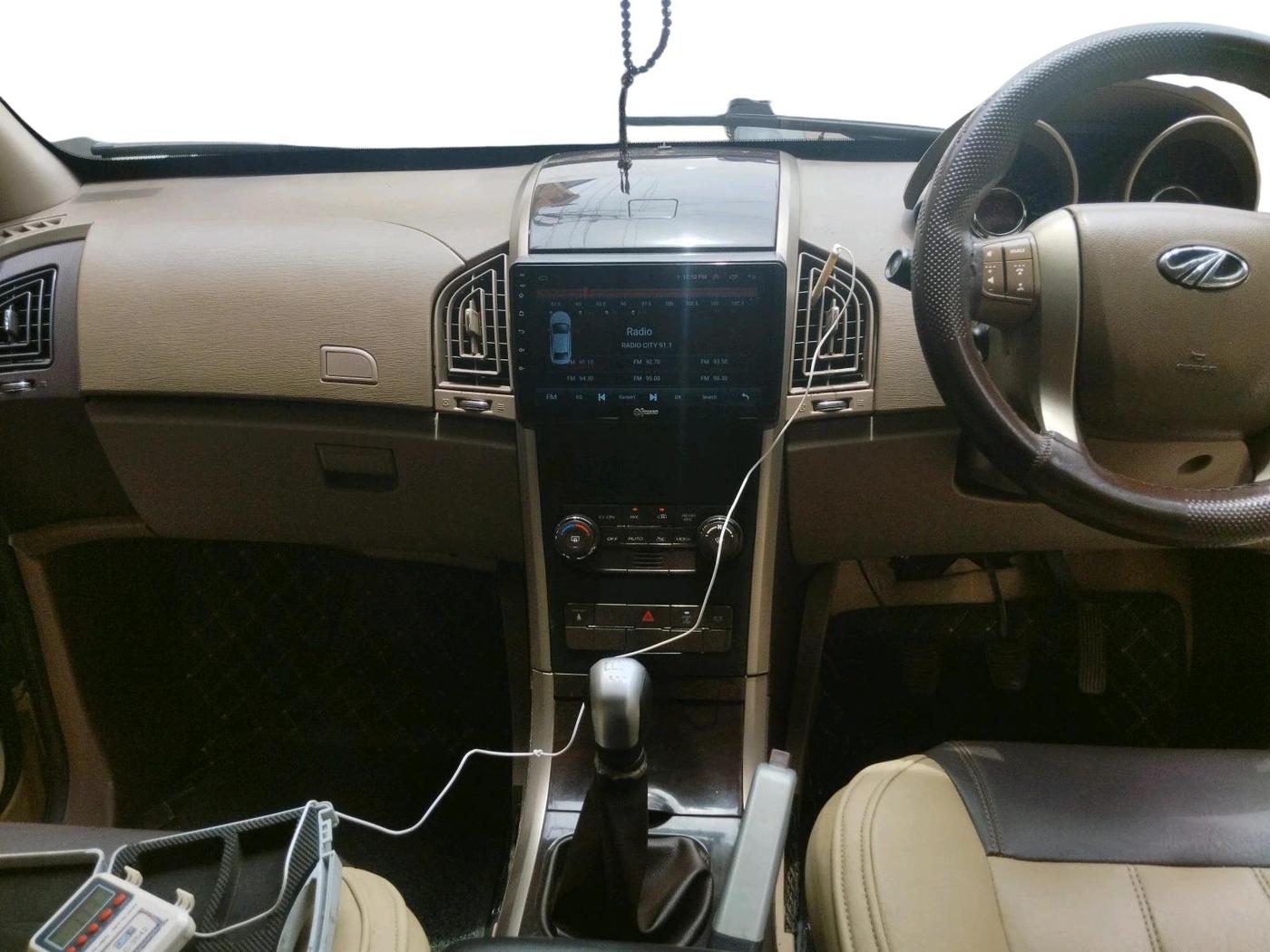2014 Mahindra XUV500 W6, Diesel, Manual, 1,29,514 km, interior