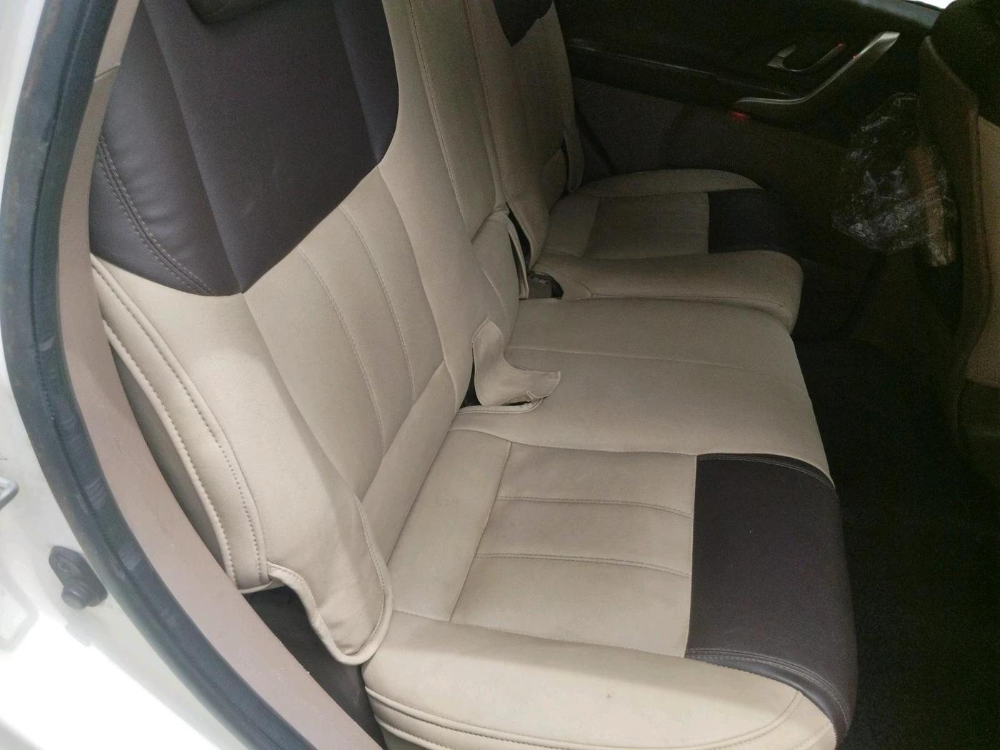 2014 Mahindra XUV500 W6, Diesel, Manual, 1,29,514 km, interior