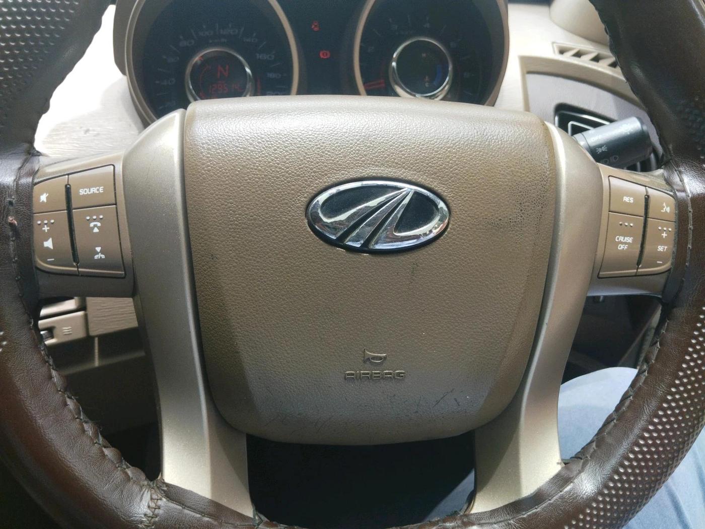 2014 Mahindra XUV500 W6, Diesel, Manual, 1,29,514 km, interior