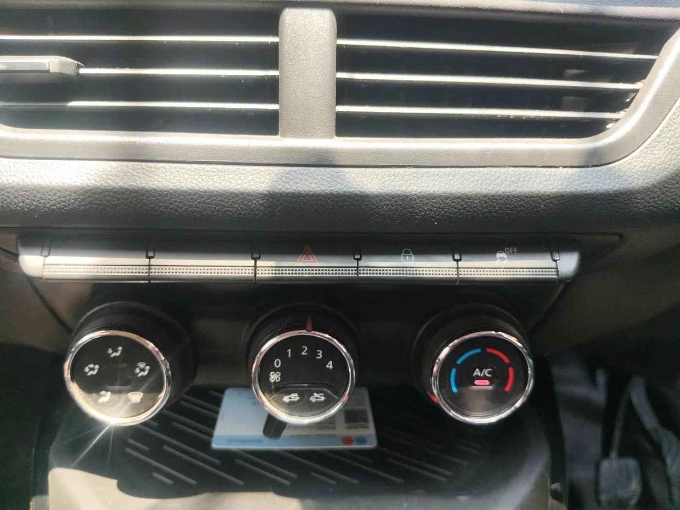 2023 Renault Kiger RXT (O) MT, Petrol, Manual, 15,790 km, interior