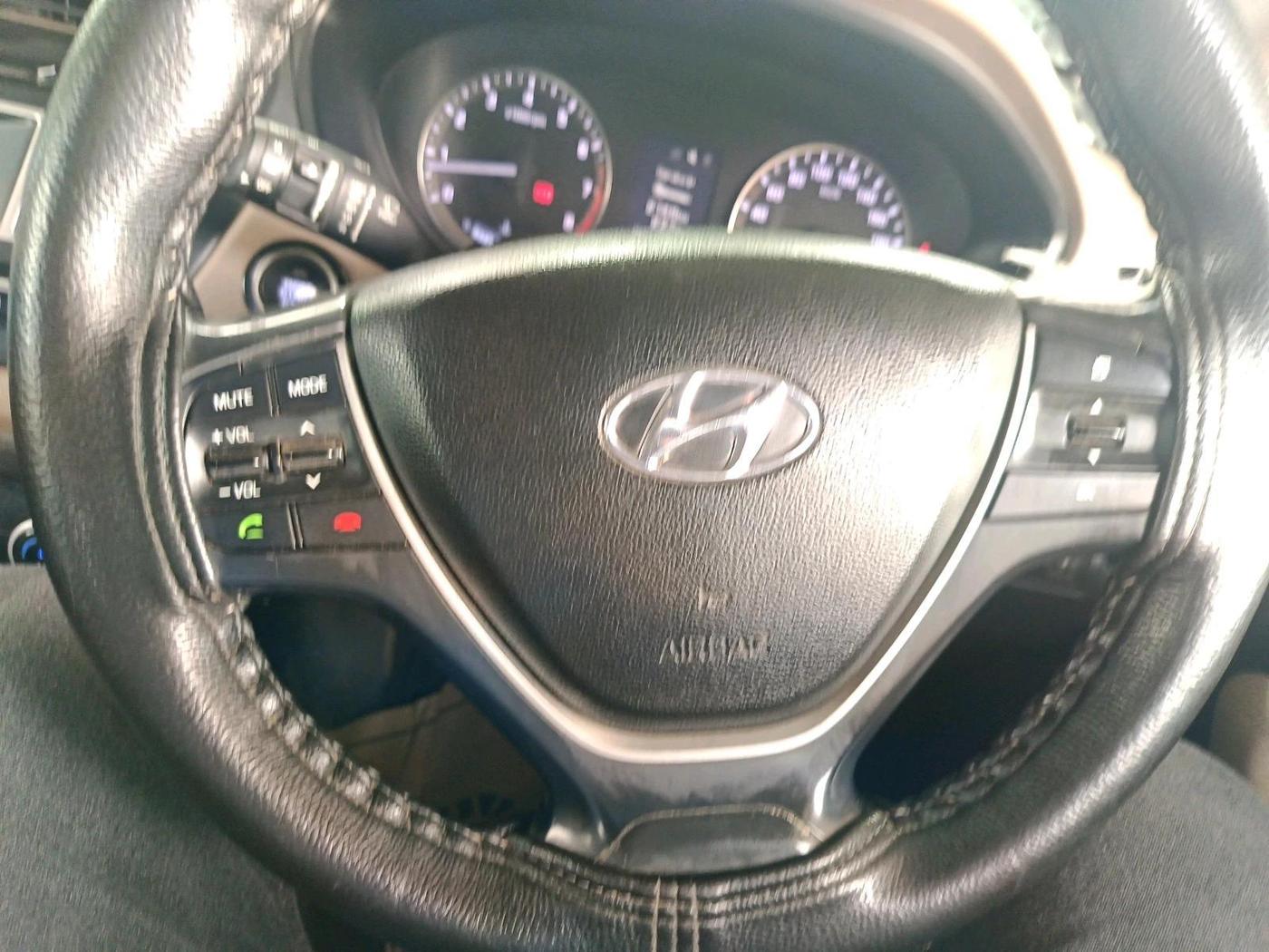 2015 Hyundai Elite i20 ASTA 1.2, Petrol, Manual, 1,51,739 km, interior