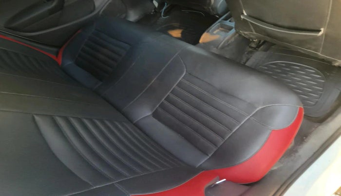 2016 Volkswagen Polo COMFORTLINE 1.2L, Petrol, Manual, 1,05,508 km, interior