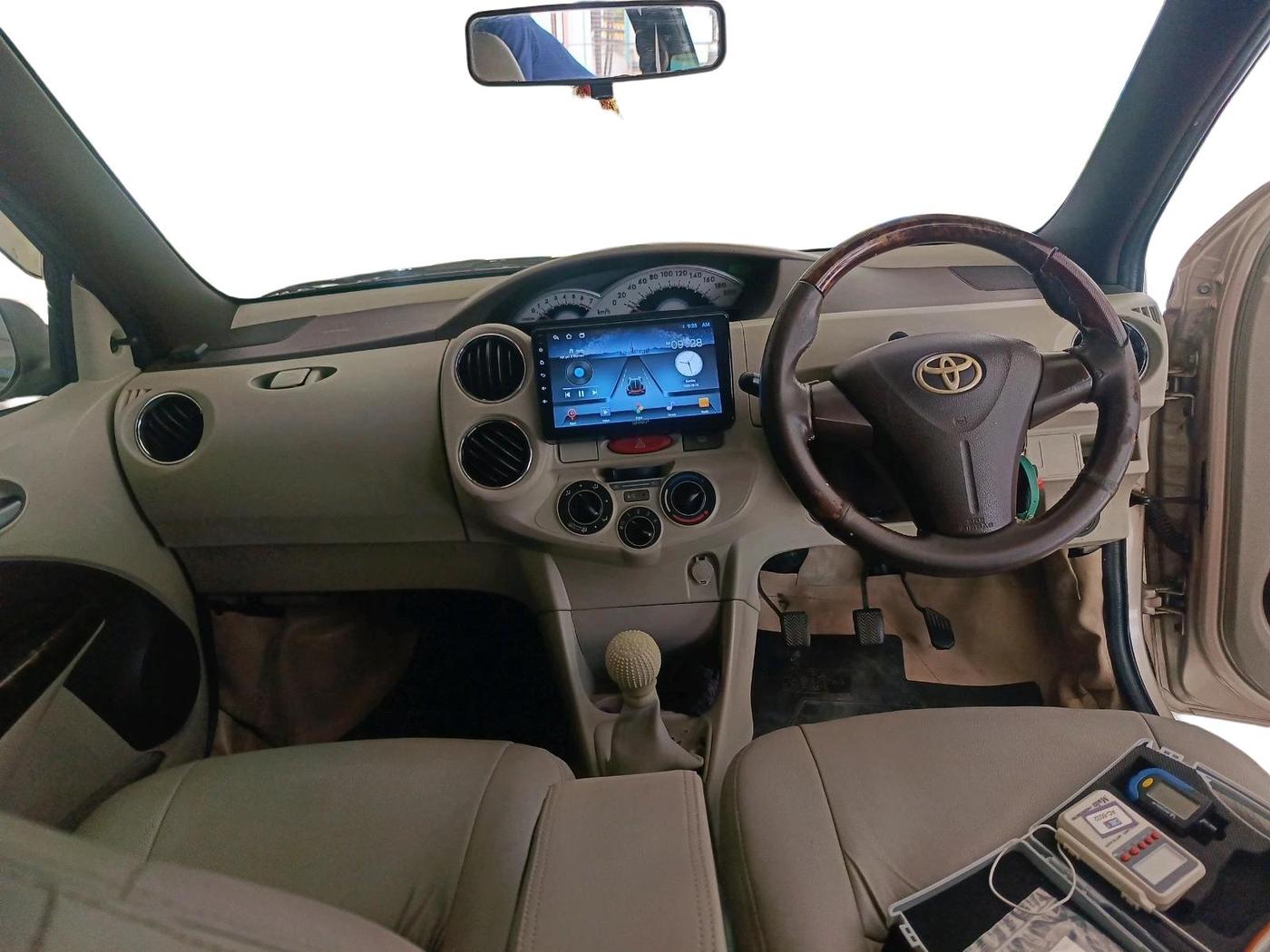 2011 Toyota Etios V, Petrol, Manual, 75,014 km, interior