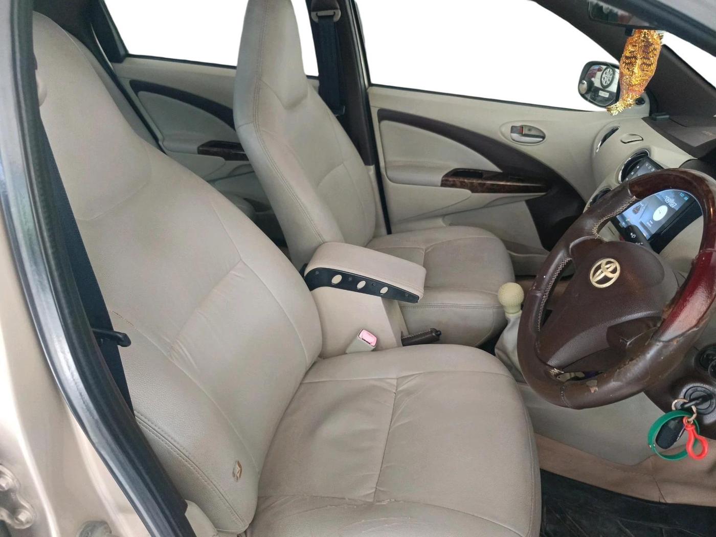 2011 Toyota Etios V, Petrol, Manual, 75,014 km, interior