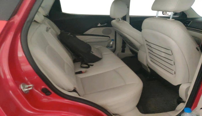 2021 Mahindra XUV300 W8 (O) 1.2 PETROL AMT DUAL TONE, Petrol, Automatic, 61,158 km, interior