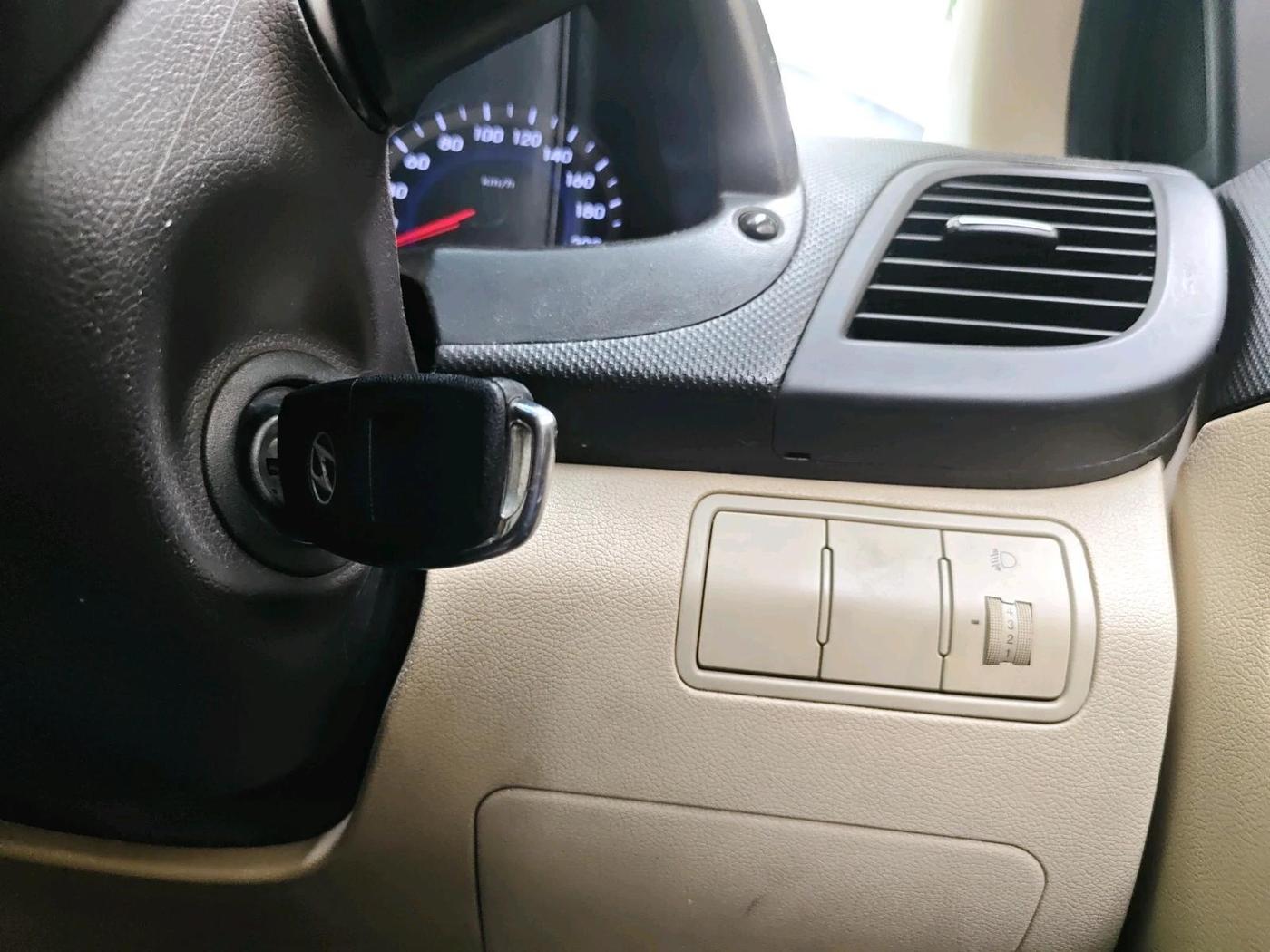 2015 Hyundai Verna FLUIDIC 1.6 CRDI S 4S, Diesel, Manual, 1,63,736 km, interior
