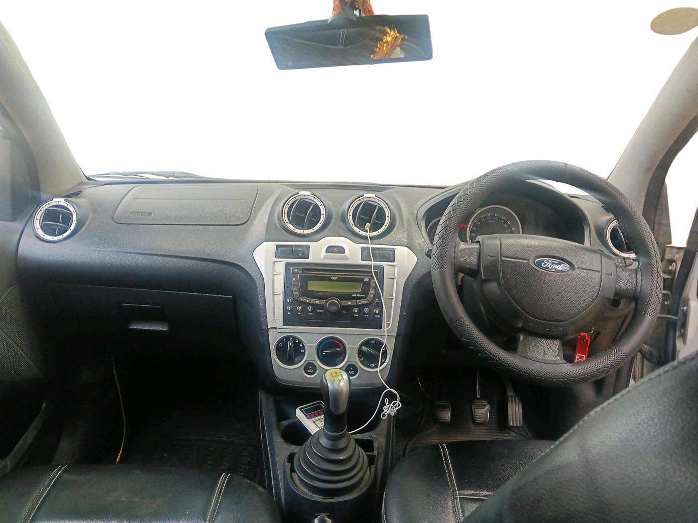 2015 Ford Figo TITANIUM 1.4 DIESEL, Diesel, Manual, 99,107 km, interior