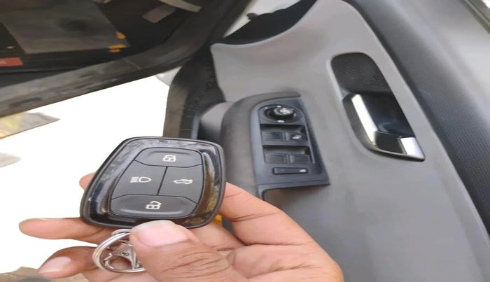 2020 Tata ALTROZ XZ PETROL, Petrol, Manual, 86,050 km, interior