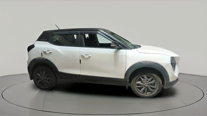 2025 Mahindra XUV 3XO REVX M 1.2 Petrol, Petrol, Manual, 7,137 km, exterior
