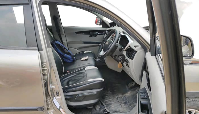 2016 Mahindra Kuv100 K8 D 6 STR, Diesel, Manual, 52,200 km, interior