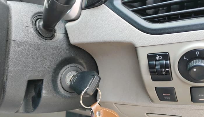 2016 Mahindra Kuv100 K8 D 6 STR, Diesel, Manual, 52,200 km, interior