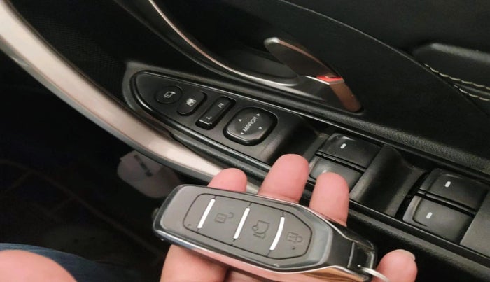 2021 Mahindra XUV500 W11, Diesel, Manual, 99,455 km, interior