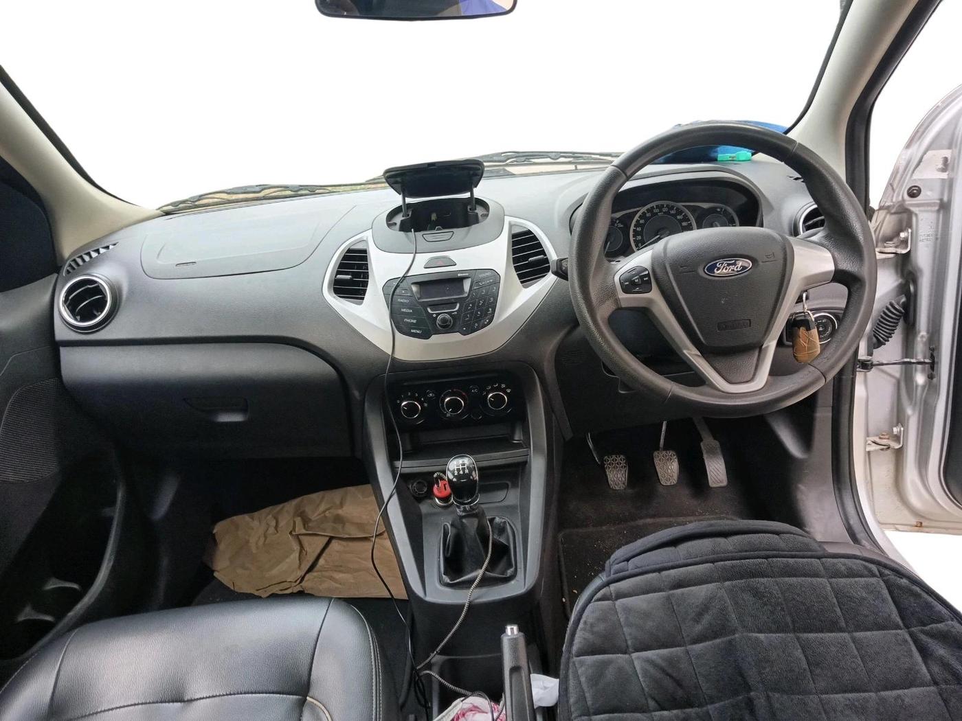 2016 Ford New Figo TREND 1.2 PETROL, Petrol, Manual, 1,44,956 km, interior