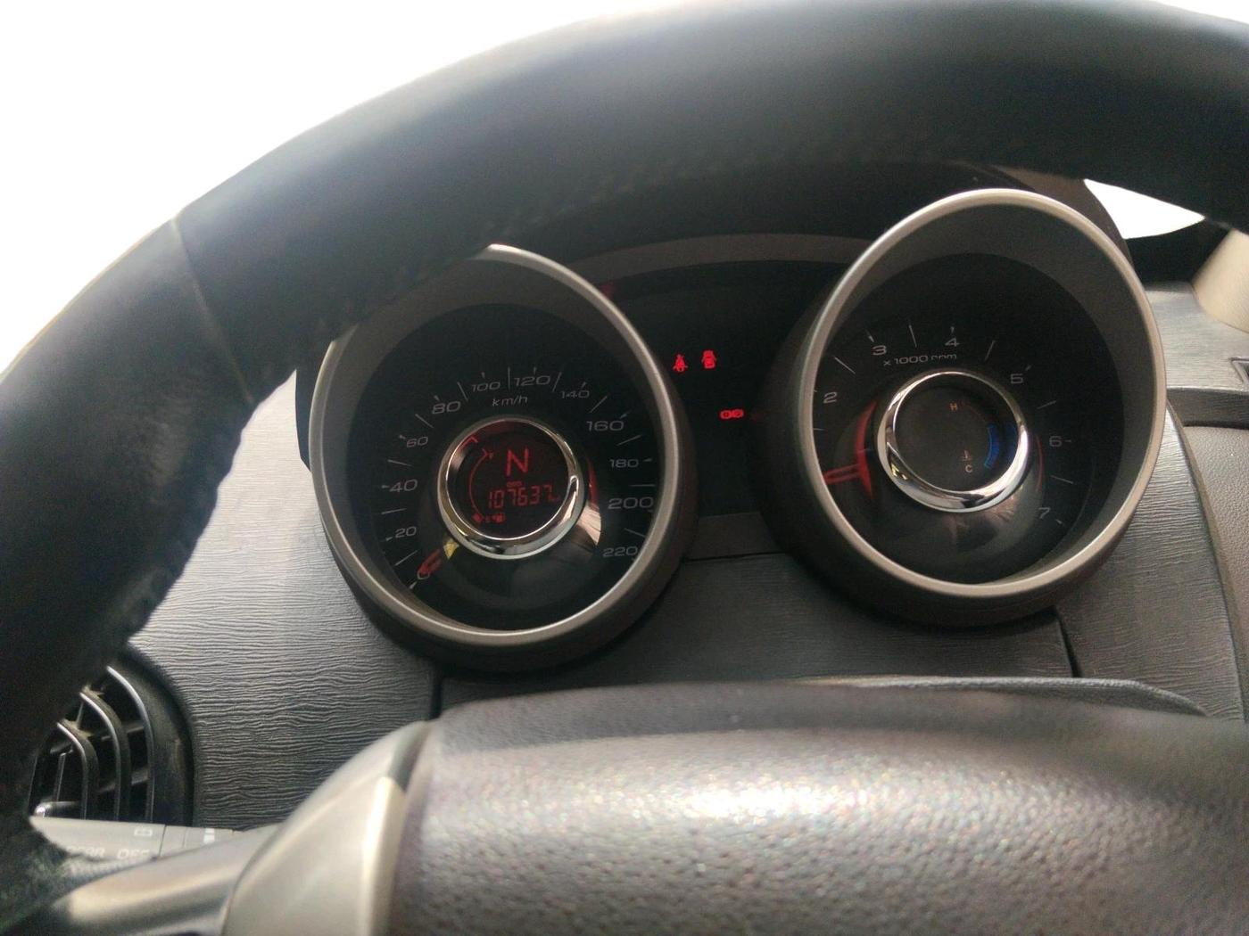 2012 Mahindra XUV500 W8, Diesel, Manual, 1,07,637 km, interior