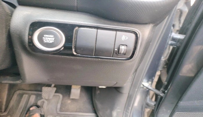 2021 KIA SONET HTK PLUS 1.0 IMT, Petrol, Manual, 17,446 km, interior