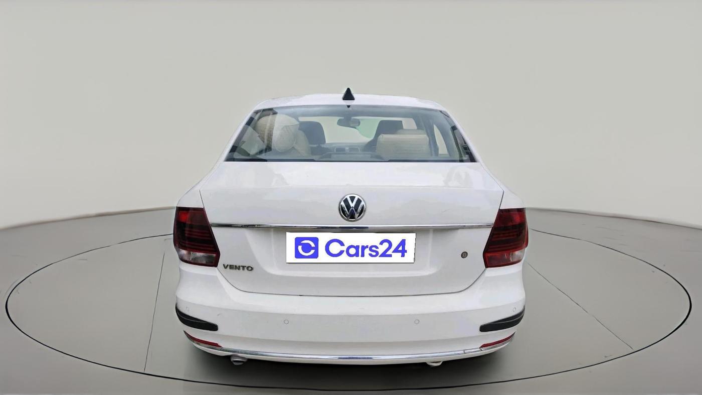 2016 Volkswagen Vento HIGHLINE 1.6 MPI, Petrol, Manual, 1,60,094 km, exterior