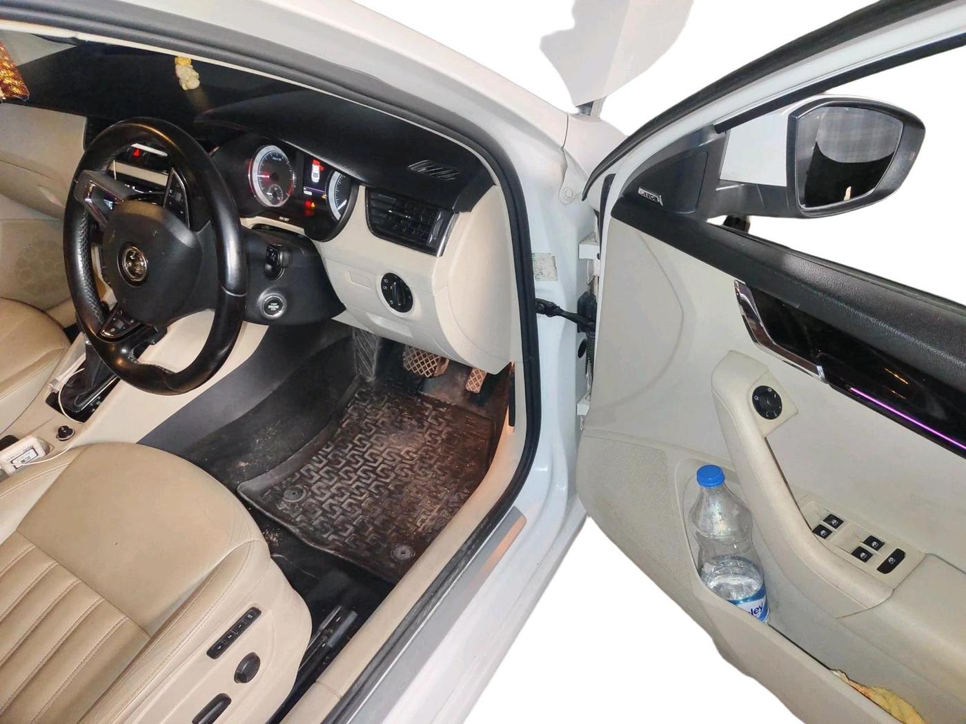 2018 Skoda Octavia 2.0 TDI L&K AT, Diesel, Automatic, 1,68,288 km, interior