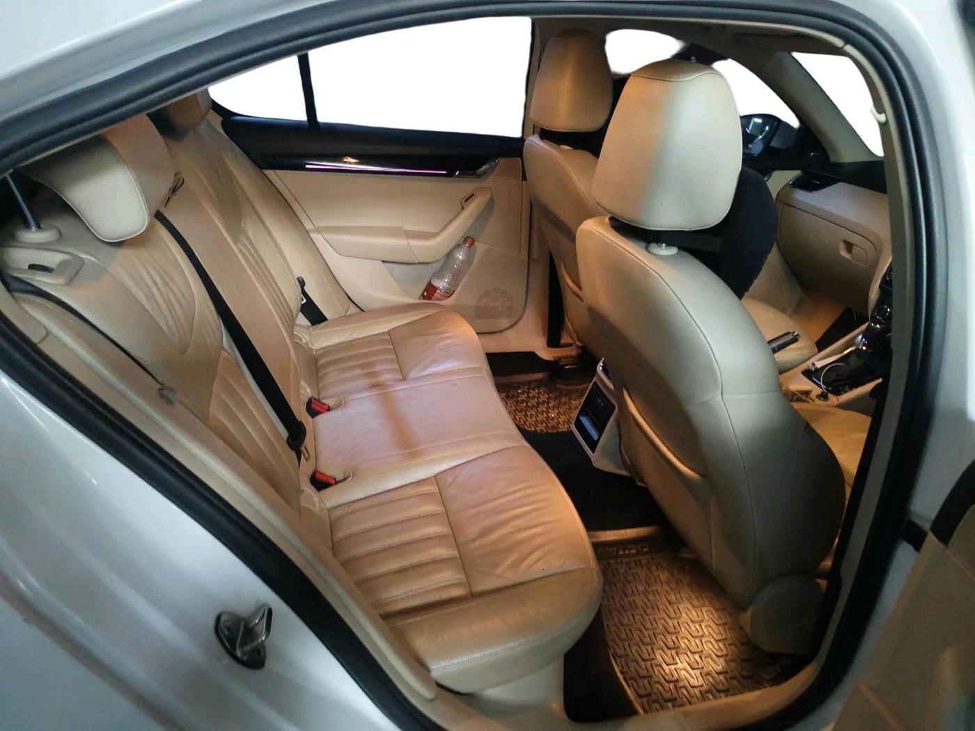 2018 Skoda Octavia 2.0 TDI L&K AT, Diesel, Automatic, 1,68,288 km, interior