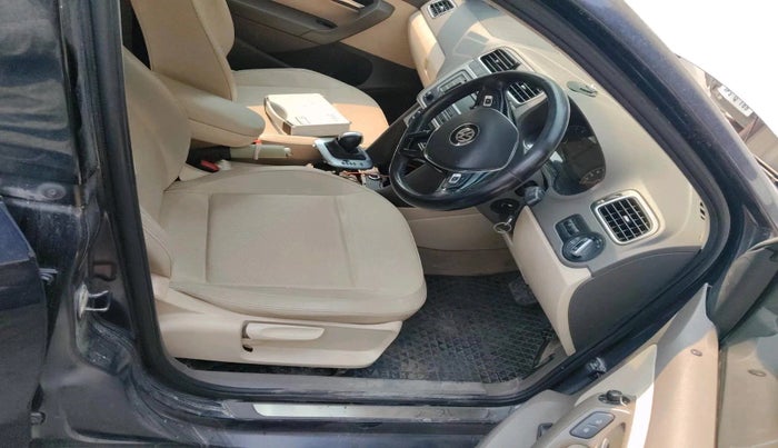 2015 Volkswagen Vento HIGHLINE PETROL AT, Petrol, Automatic, 70,000 km, interior