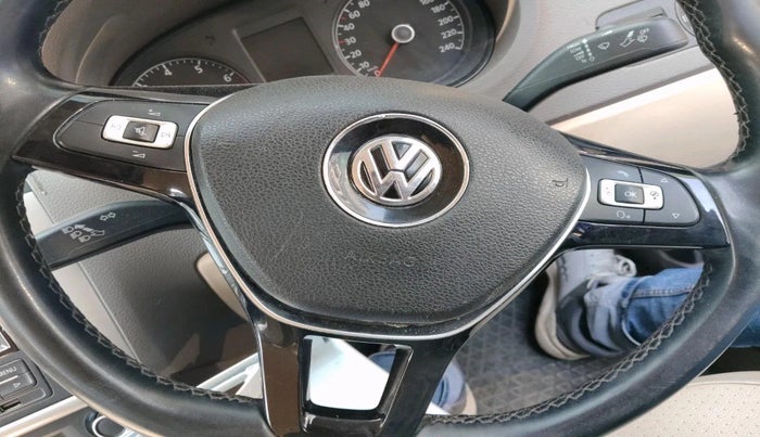 2015 Volkswagen Vento HIGHLINE PETROL AT, Petrol, Automatic, 70,000 km, interior