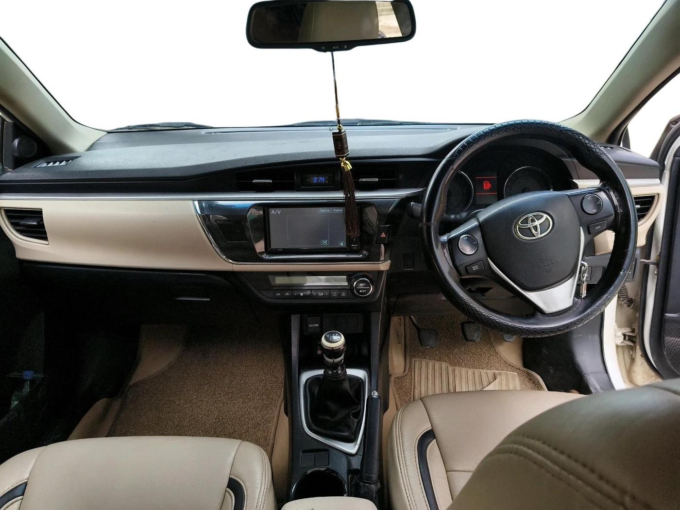 2014 Toyota Corolla Altis G DIESEL, Diesel, Manual, 2,09,688 km, interior