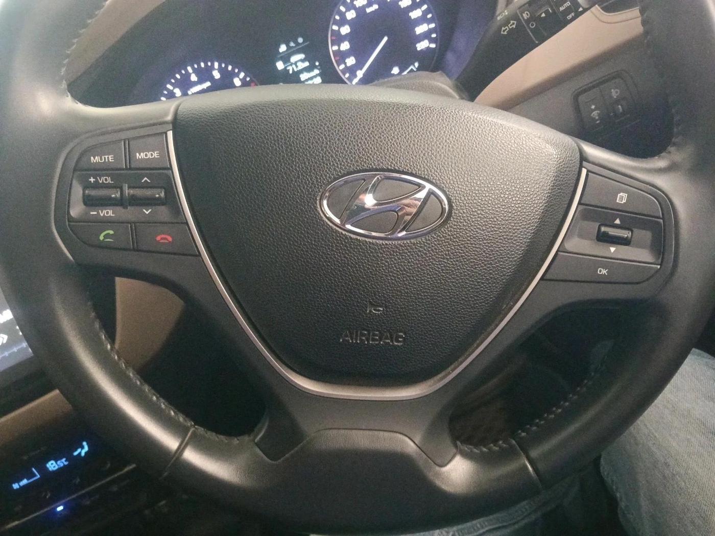 2017 Hyundai Elite i20 ASTA 1.2 (O), Petrol, Manual, 24,546 km, interior