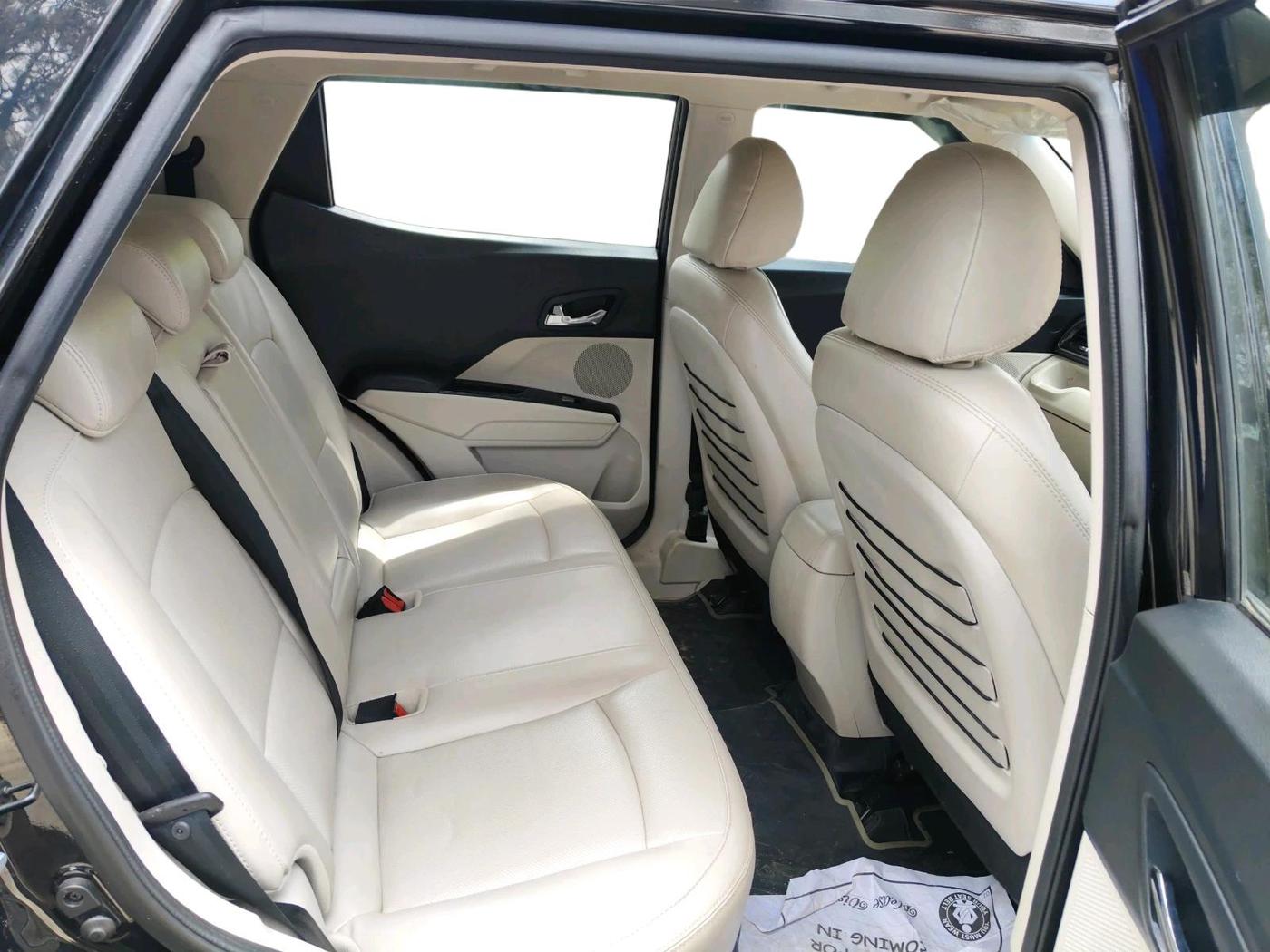 2022 Mahindra XUV300 W8 (O) 1.2 PETROL, Petrol, Manual, 21,229 km, interior