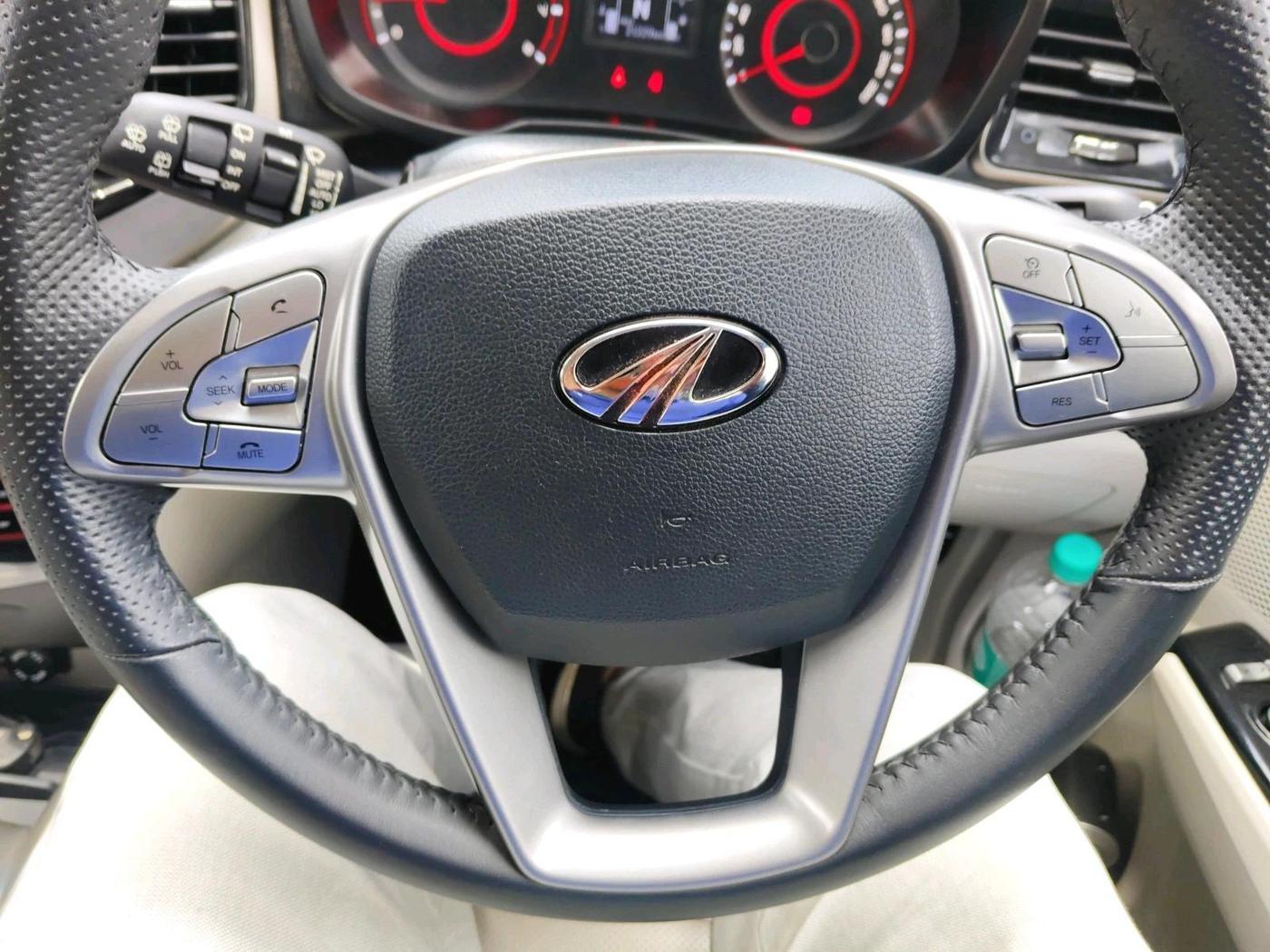 2022 Mahindra XUV300 W8 (O) 1.2 PETROL, Petrol, Manual, 21,229 km, interior