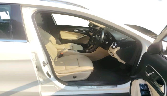 2019 Mercedes Benz GLA Class 220D 4MATIC, Diesel, Automatic, 33,212 km, interior