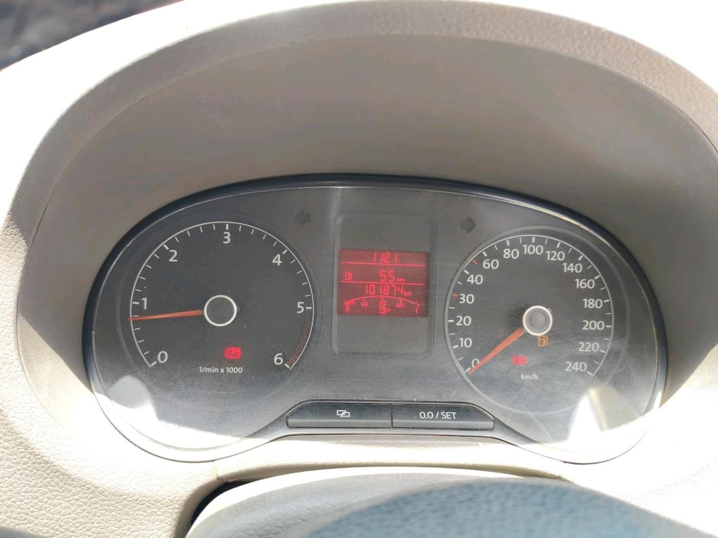 2013 Volkswagen Vento HIGHLINE DIESEL 1.6, Diesel, Manual, 1,01,874 km, interior