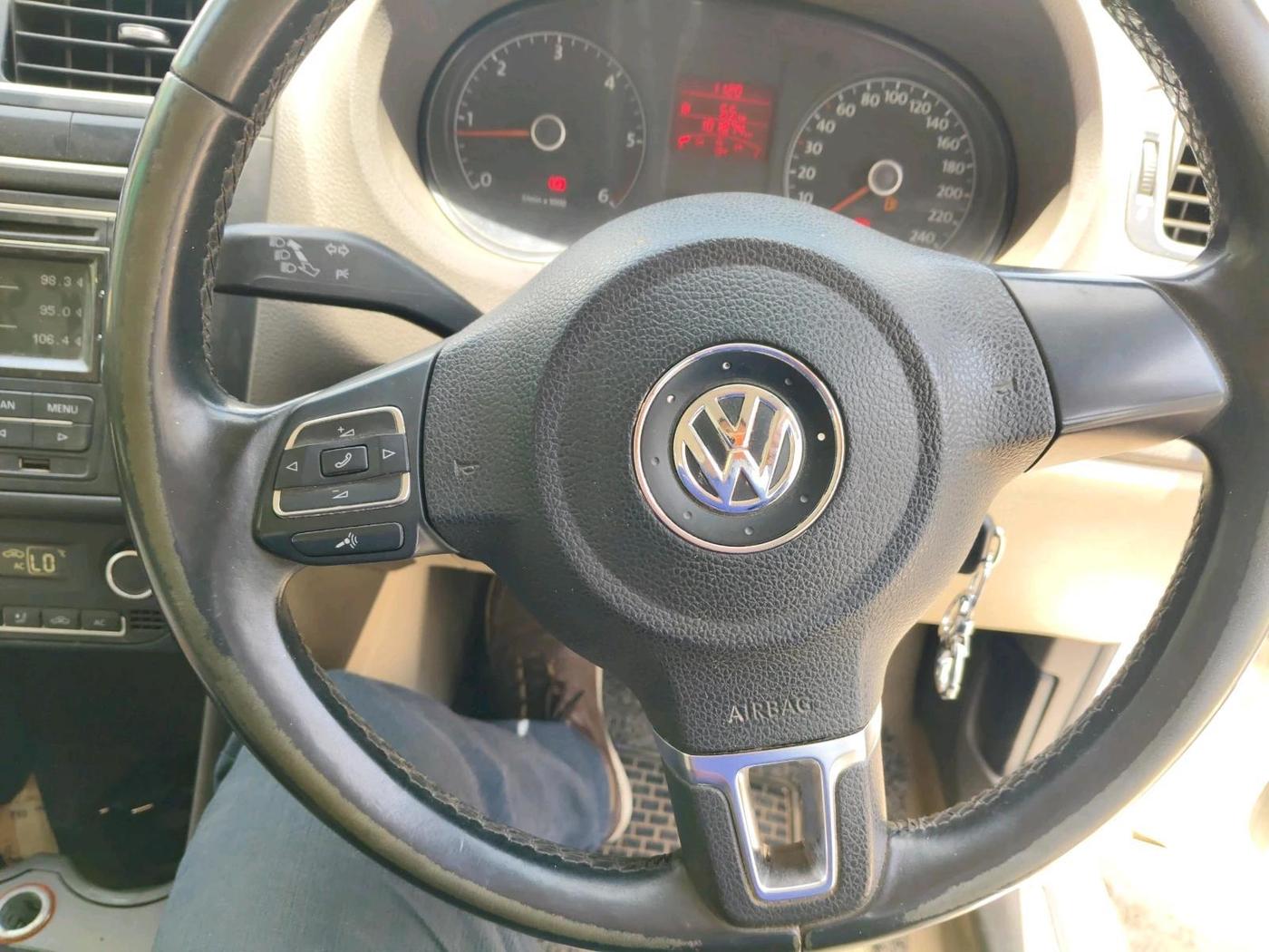 2013 Volkswagen Vento HIGHLINE DIESEL 1.6, Diesel, Manual, 1,01,874 km, interior