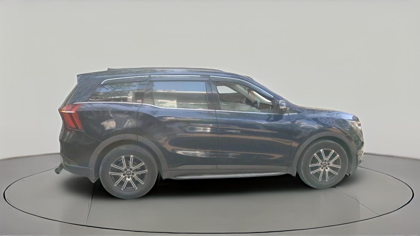 2022 Mahindra XUV700 AX 7 D AT AWD 7 STR, Diesel, Automatic, 85,469 km, exterior