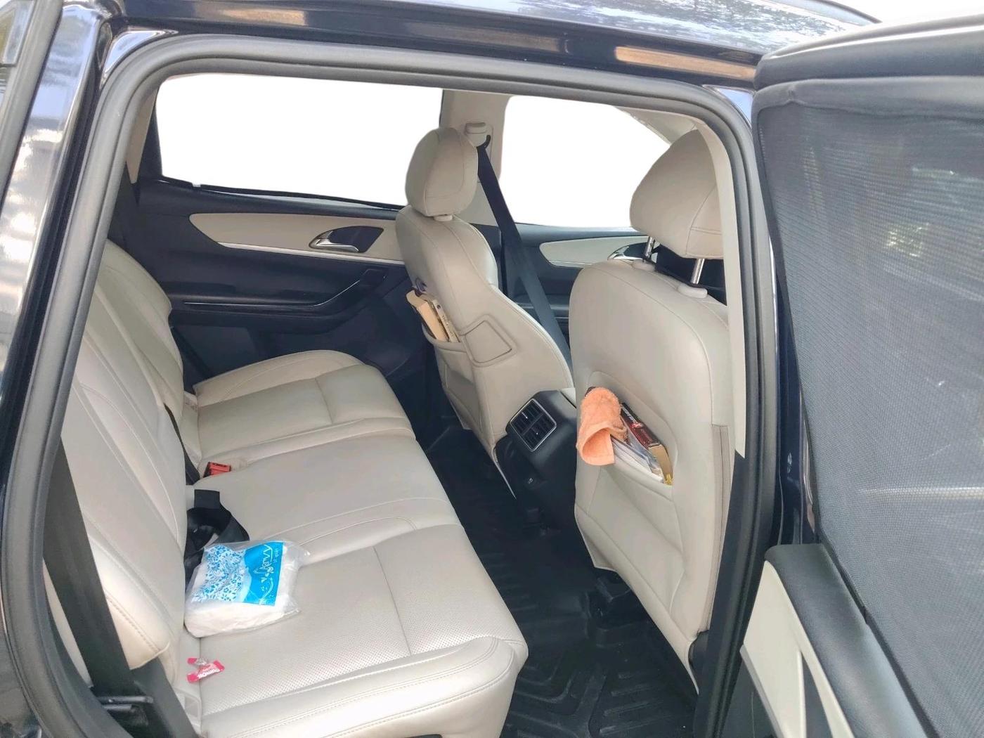 2022 Mahindra XUV700 AX 7 D AT AWD 7 STR, Diesel, Automatic, 85,469 km, interior