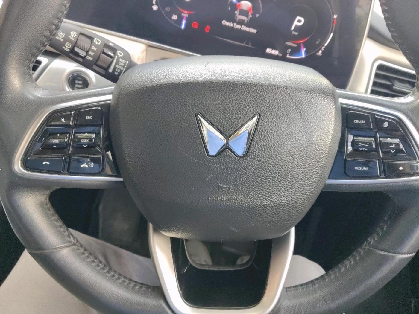 2022 Mahindra XUV700 AX 7 D AT AWD 7 STR, Diesel, Automatic, 85,469 km, interior