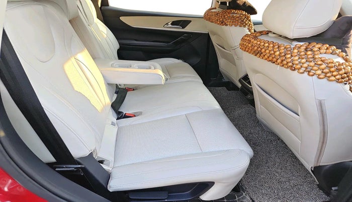 2022 Mahindra XUV700 AX7 Petrol MT 7 STR, Petrol, Manual, 90,532 km, interior