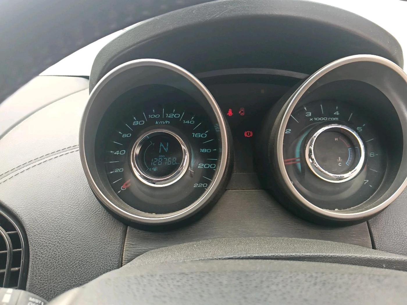 2018 Mahindra XUV500 W11, Diesel, Manual, 1,28,768 km, interior