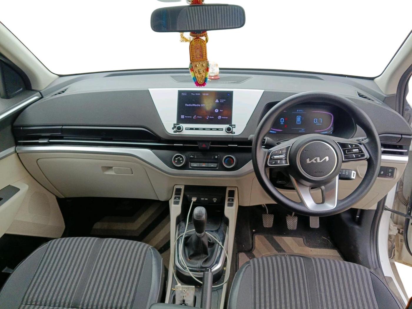 2022 KIA CARENS PRESTIGE 1.4 PETROL 7 STR, Petrol, Manual, 41,711 km, interior