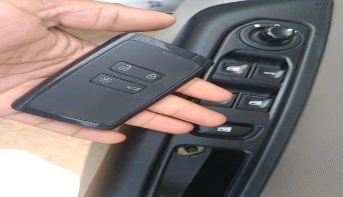 2022 Renault TRIBER RXZ, Petrol, Manual, 35,340 km, interior