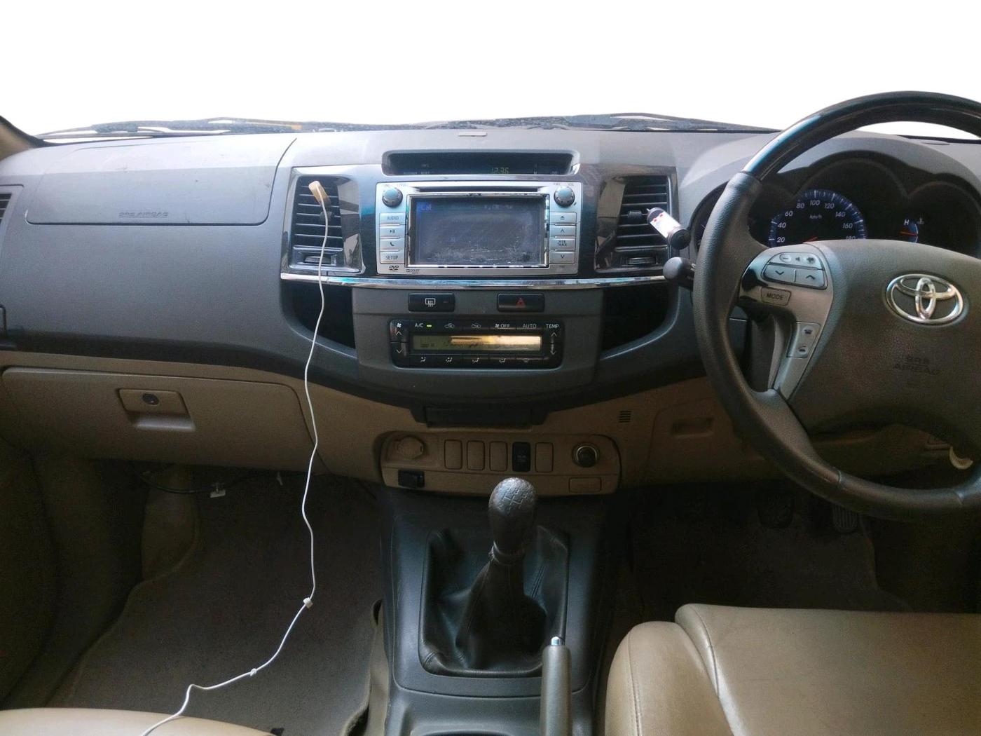 2012 Toyota Fortuner 3.0 4X2 MT, Diesel, Manual, 1,19,657 km, interior