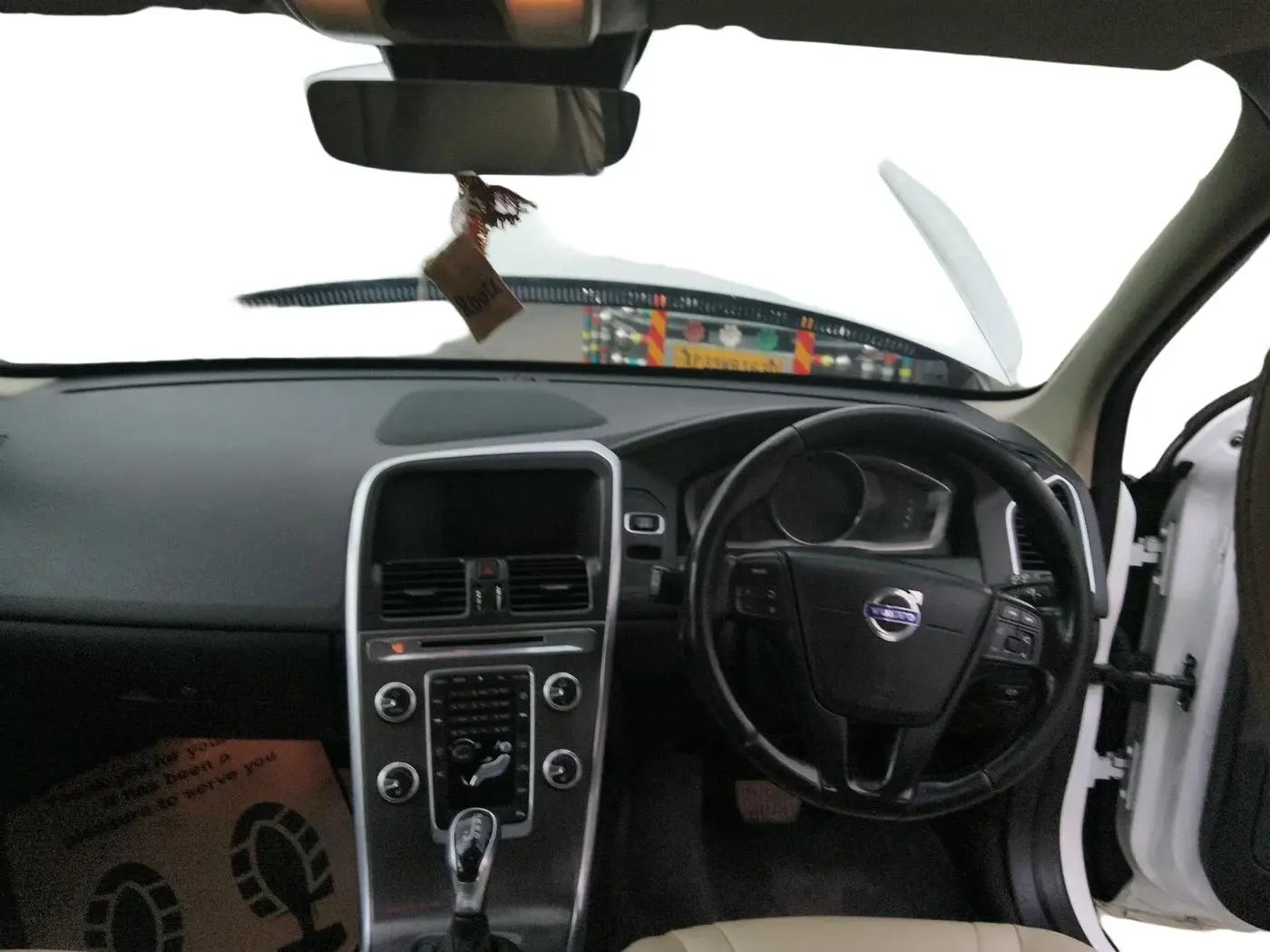 2015 Volvo XC 60 D4 KINETIC, Diesel, Automatic, 1,01,460 km, interior