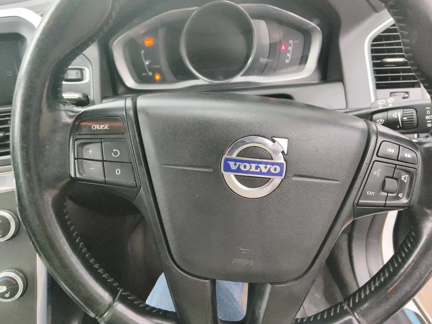 2015 Volvo XC 60 D4 KINETIC, Diesel, Automatic, 1,01,460 km, interior