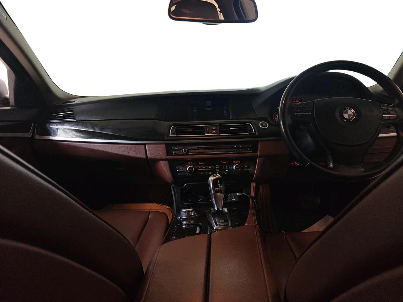 2011 BMW 5 Series 520D 2.0, Diesel, Automatic, 1,39,066 km, interior