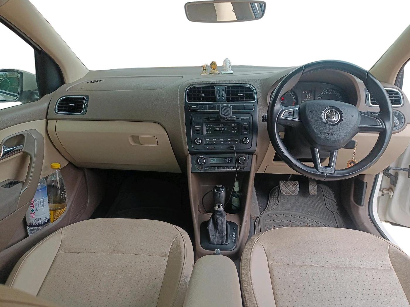 2016 Skoda Rapid 1.5 TDI CR STYLE PLUS AT, Diesel, Automatic, 1,09,168 km, interior