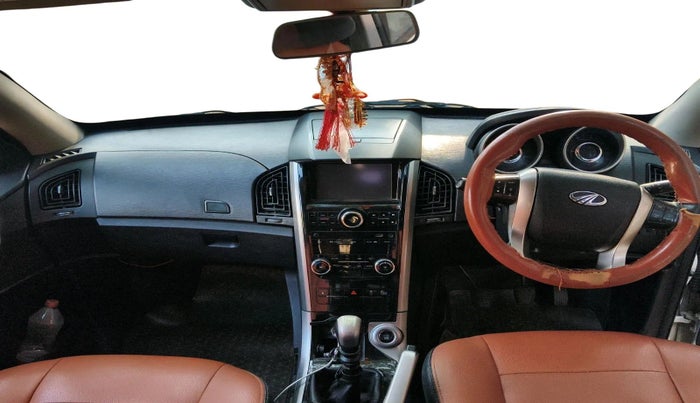 2018 Mahindra XUV500 W7, Diesel, Manual, 1,59,192 km, interior