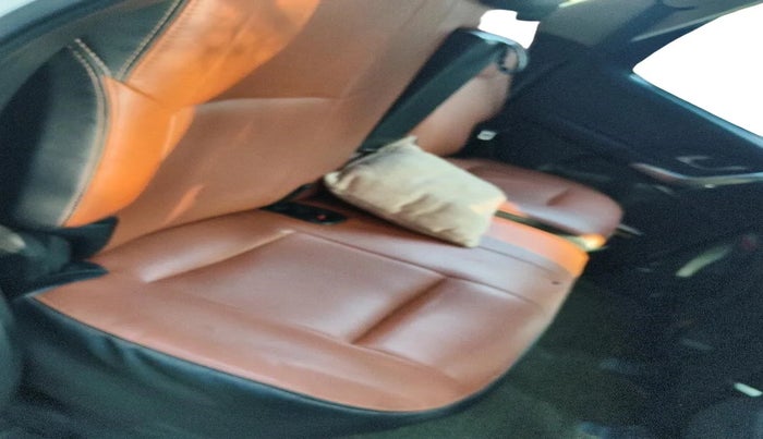 2018 Mahindra XUV500 W7, Diesel, Manual, 1,59,192 km, interior