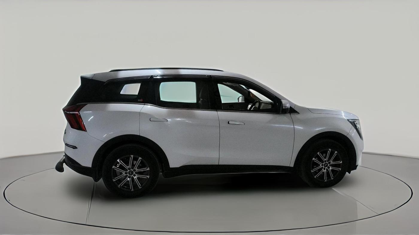 2023 Mahindra XUV700 AX 7 LUXURY D AWD AT 7 STR, Diesel, Automatic, 63,893 km, exterior