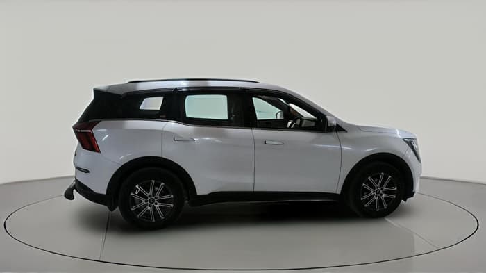 2023 Mahindra XUV700 AX 7 LUXURY D AWD AT 7 STR, Diesel, Automatic, 63,893 km, exterior