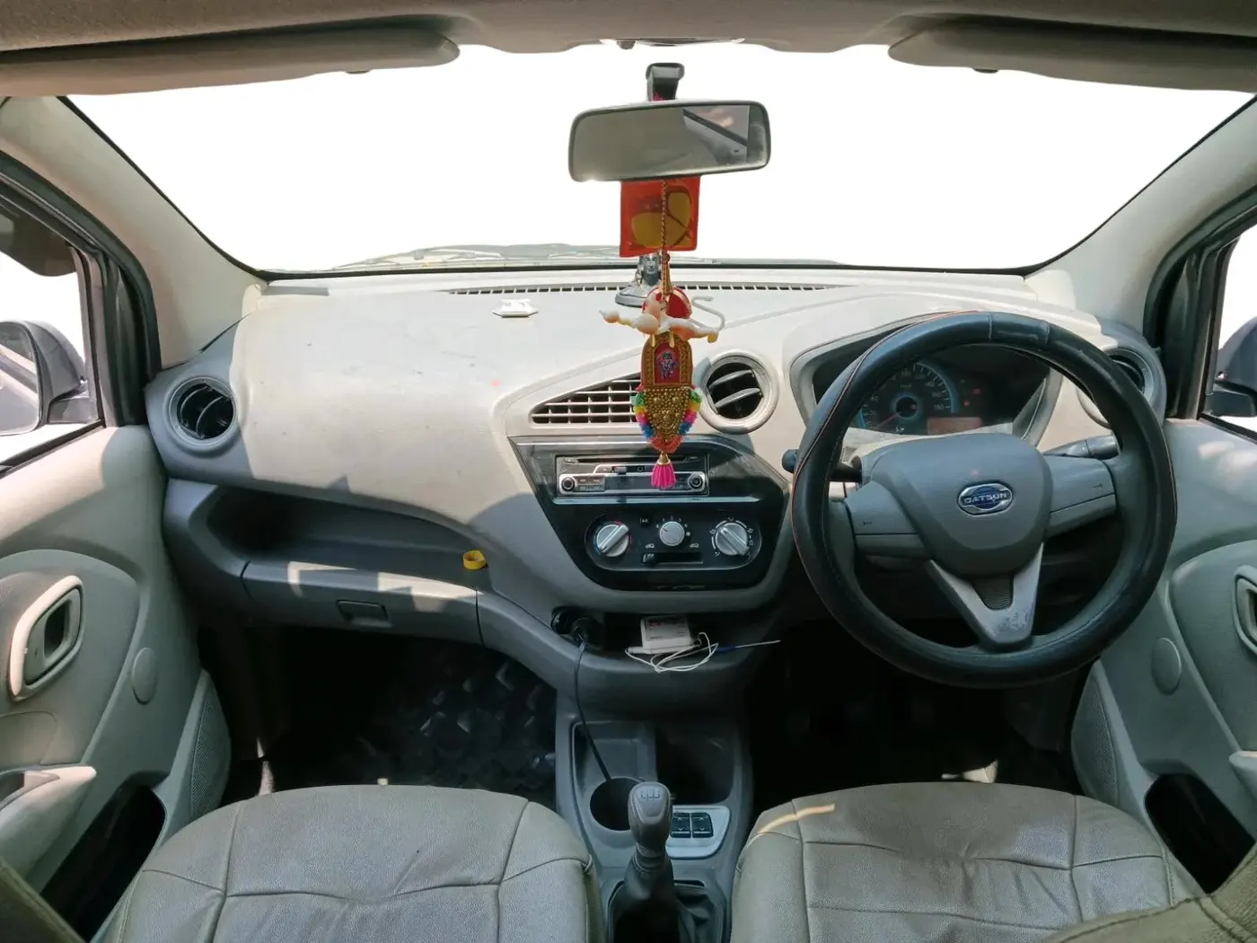 2017 Datsun Redi Go T (O), Petrol, Manual, 1,09,657 km, interior