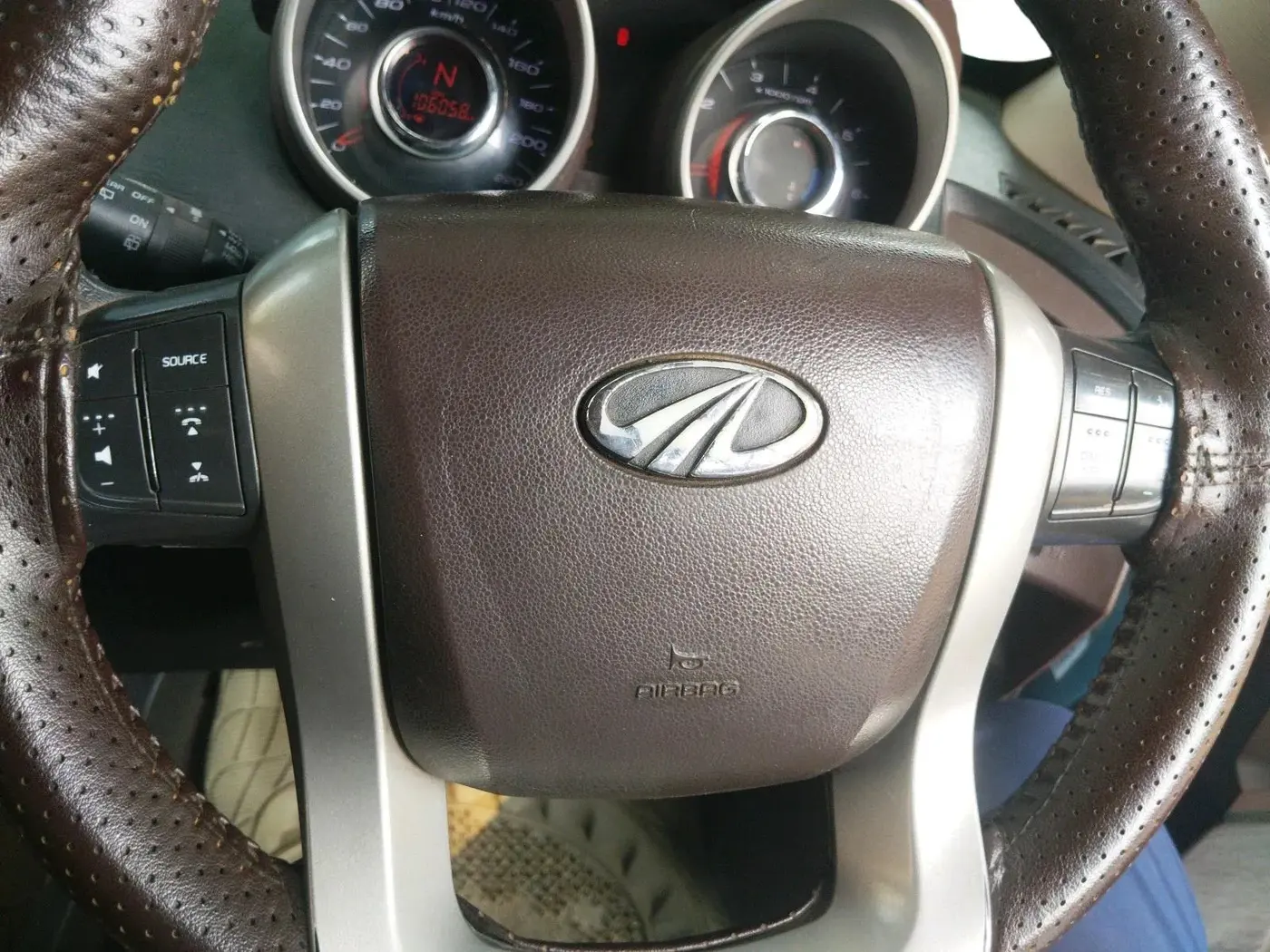 2013 Mahindra XUV500 W8, Diesel, Manual, 1,66,816 km, interior